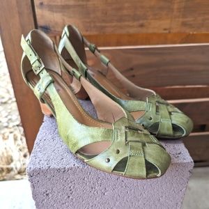 Beautiful Green Leather Botticelli Sandals Size 7
